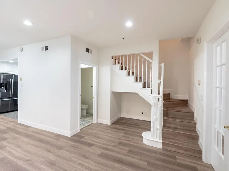 1760 N Alexandria Ave — Photo 12