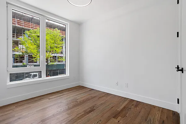 Rented by Safdie Realty Group | media 7