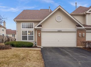 3201 Renard Ln, St Charles, IL 60175
