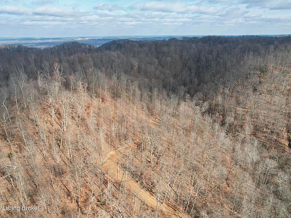 4th image of 9-10 Winding Hollow Ln