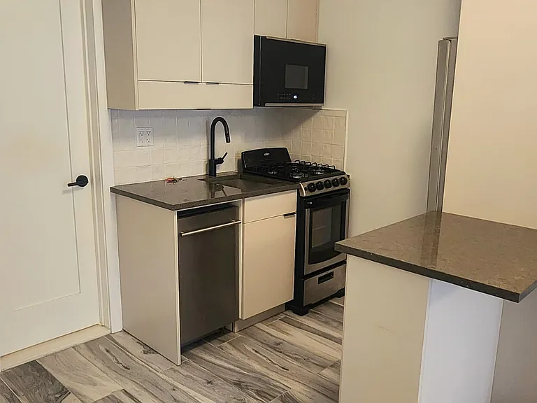 1409 York Ave #2C — Photo 4