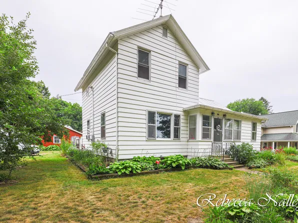 328 Cherry St, Freeport, MI 49325
