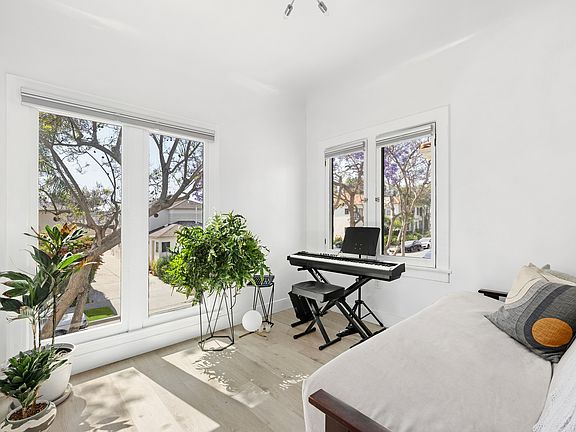 4th image of 530 1/2 N Spaulding Ave