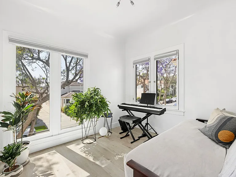 530 1/2 N Spaulding Ave — Photo 4