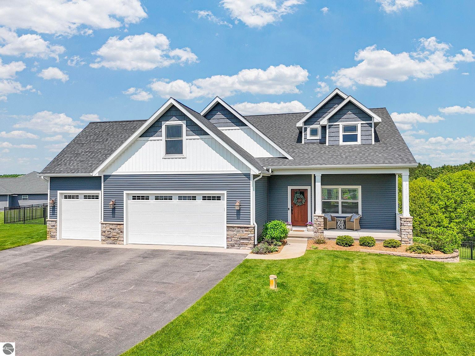 こはくページ 6878 Coyote View Ct, Traverse City, MI 49685 | MLS #1945842 | Zillow