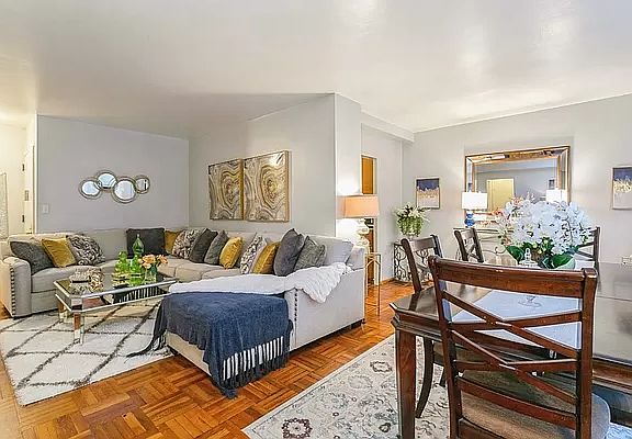 5th image of 8 Fordham Hill Oval APT 10A
