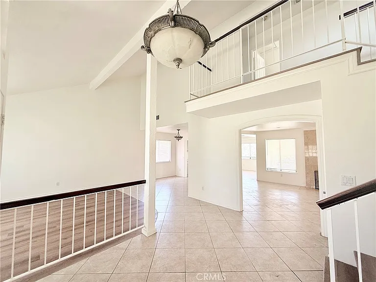 1360 N Hacienda Dr — Photo 2