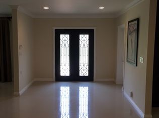 913 N Bel Aire Dr, Burbank, CA 91501