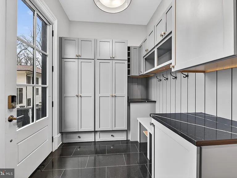 7002 River Oaks Dr — Photo 16