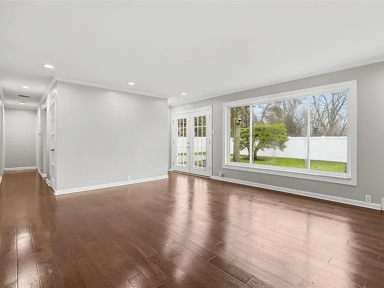 1013 El Rancho Dr — Photo 4