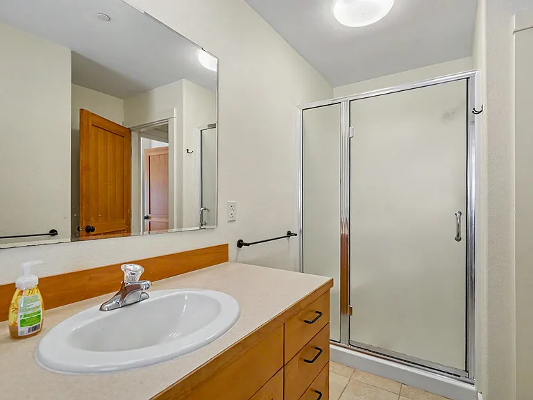 2060 John St S — Photo 22