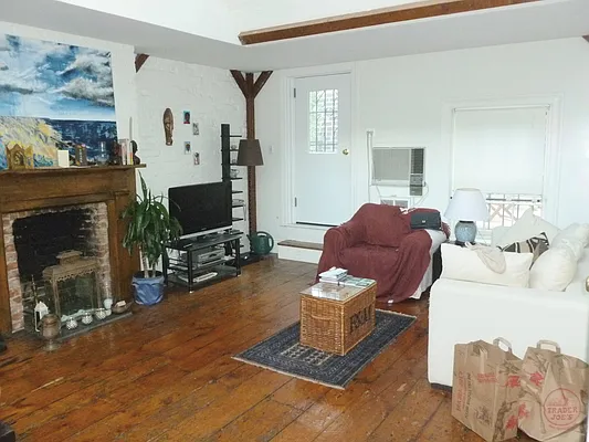 Rented by Mary Woods Associates | media 24