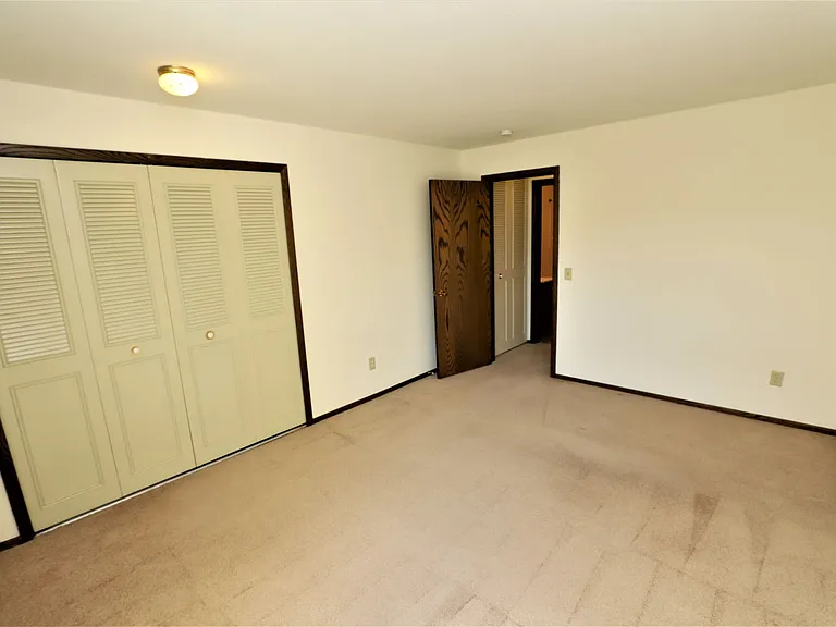 4251 Parklawn Ave — Photo 13