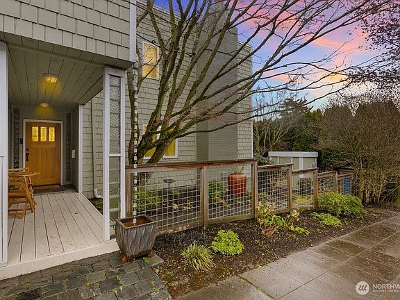 2nd image of 4200 SW Atlantic Street