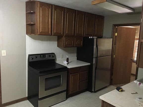 4th image of 3058 S Millwood Ave