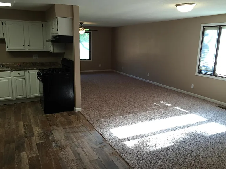 1289 Stratford Dr W — Photo 7