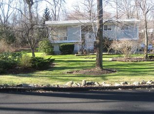 5 Roble Rd, Suffern, NY 10901