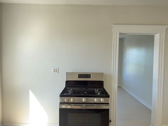 3rd image of 202 E Belden Ave APT 11