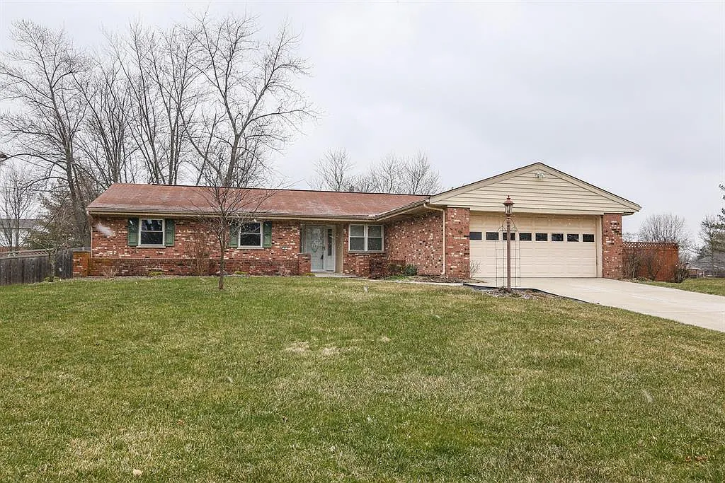 8891 Meadow View Dr photo 1