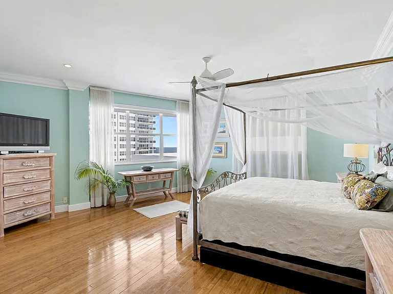 3430 Galt Ocean Dr #1 — Photo 25