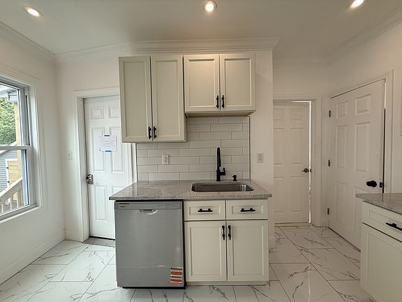 5th image of 19 Reeves St APT 1