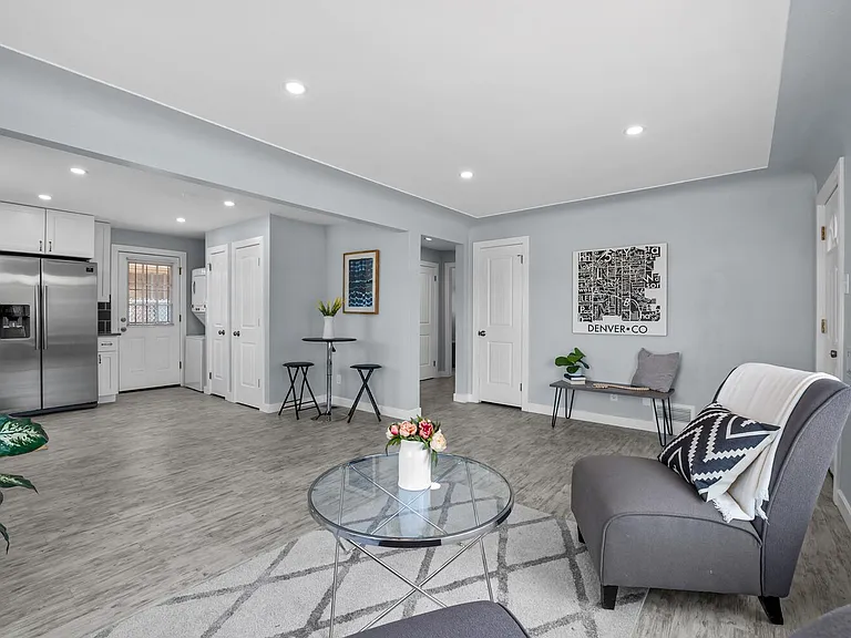 3682 Hudson St — Photo 2