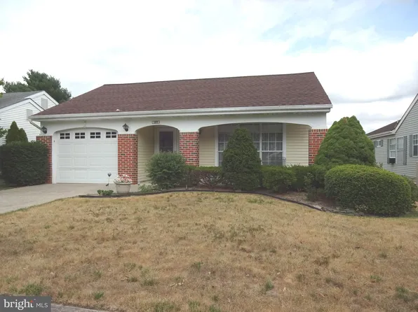 157 Buckingham Dr, Southampton, NJ 08088