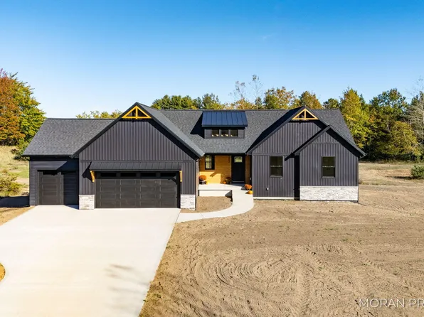 9482 Bluebell Ct, West Olive, MI 49460