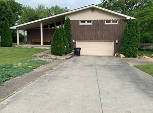 704 N Cardinal St, Effingham, IL 62401