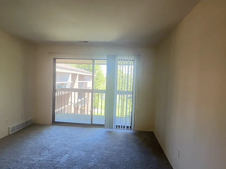 Lakeside Village Apartments — Photo 147