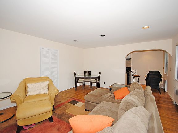 3rd image of 5833 246th Cres