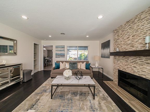 4th image of 748 Santa Christina Ct