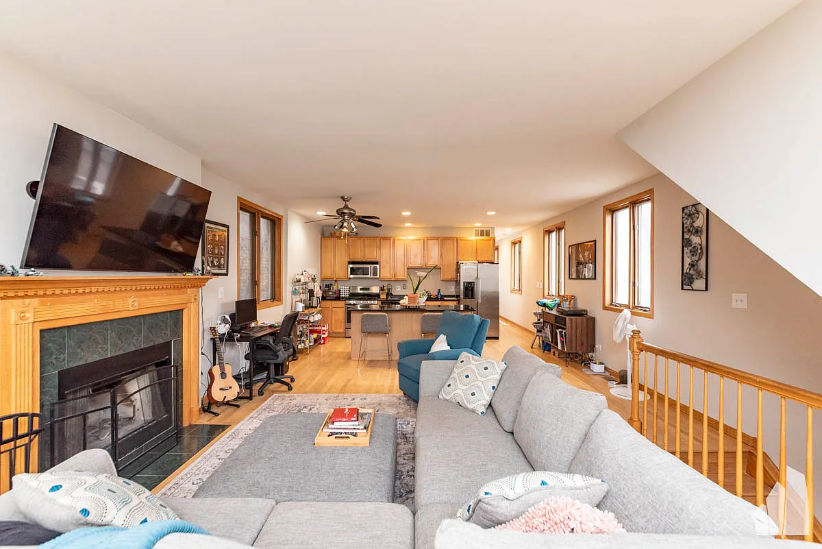 3 bed, 2.5 bath, 2100 sqft, $4,200 — Photo 4