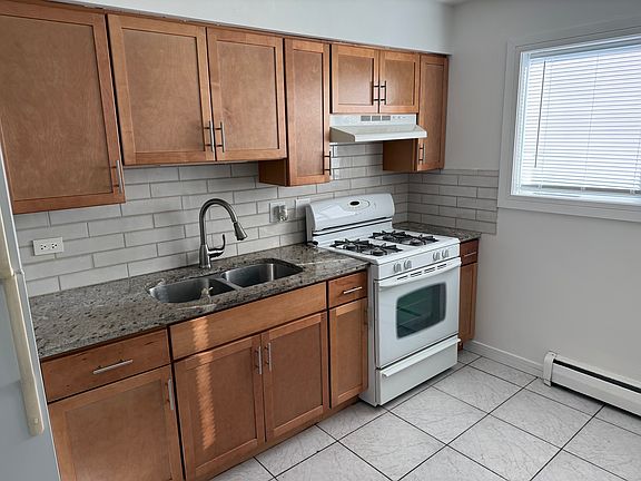 2nd image of 328 N 3rd Ave #2