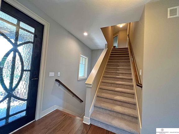 4th image of 835 N 132nd Ave