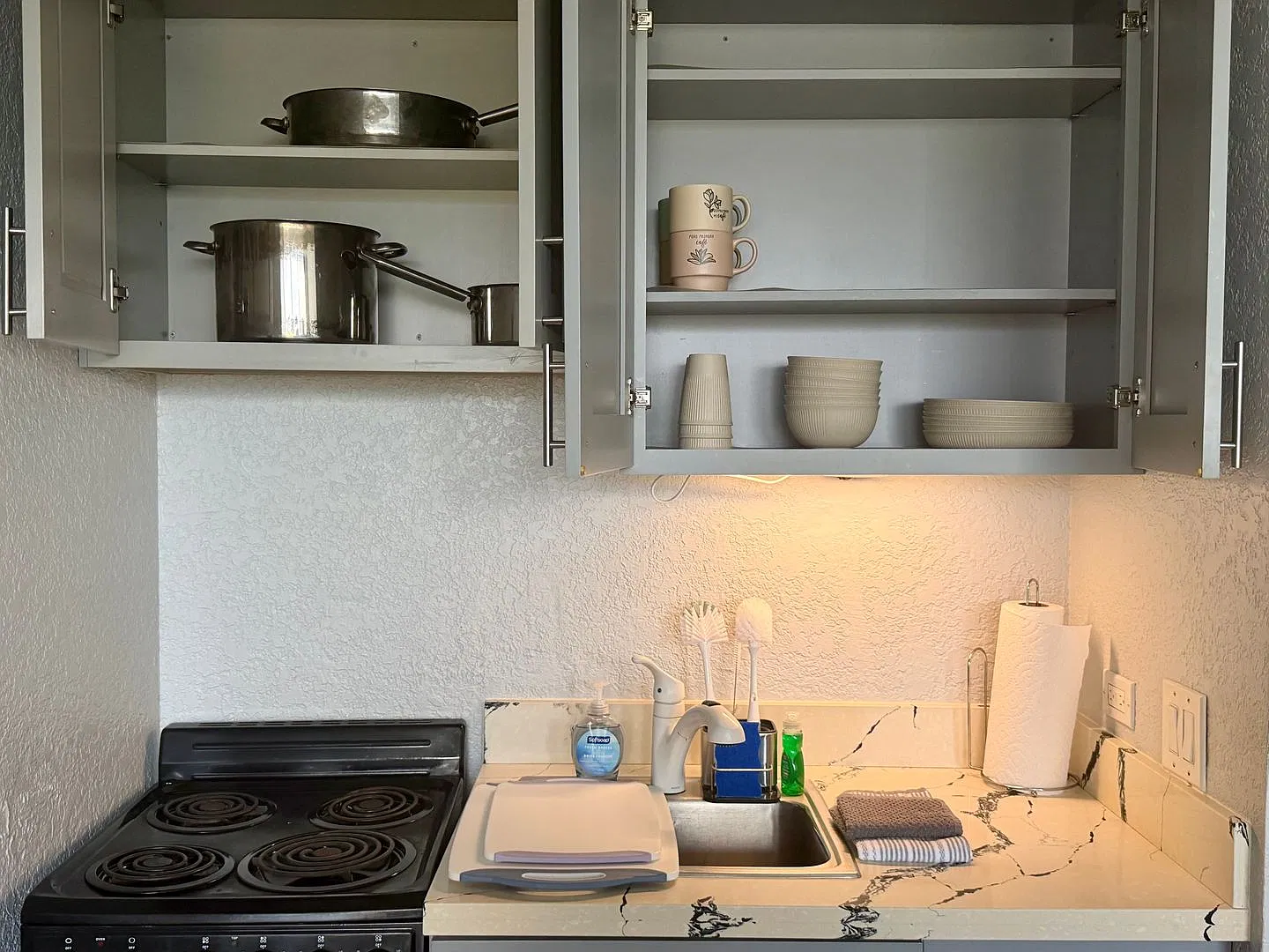 Renovated Studio in Wakiki! — Photo 3