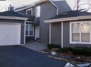 28 Wildberry Ct, Commack, NY 11725