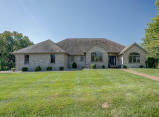 2 Birdie Ln, Highland, IL 62249