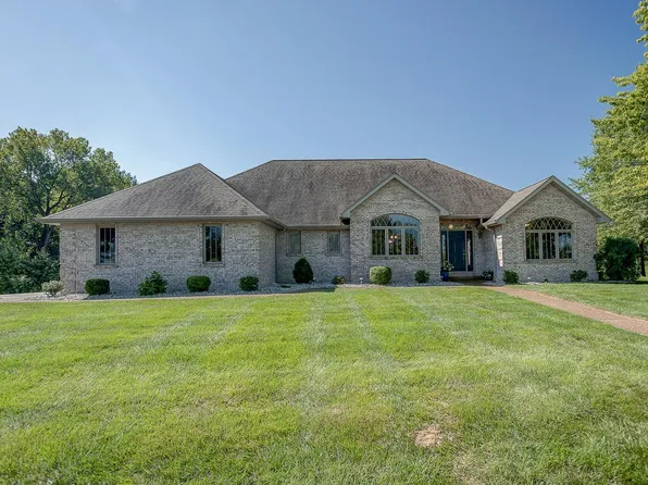 2 Birdie Ln, Highland, IL 62249