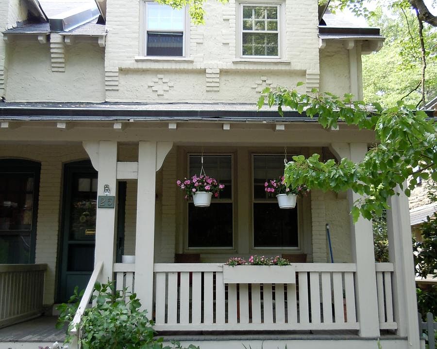 25 Benezet Street