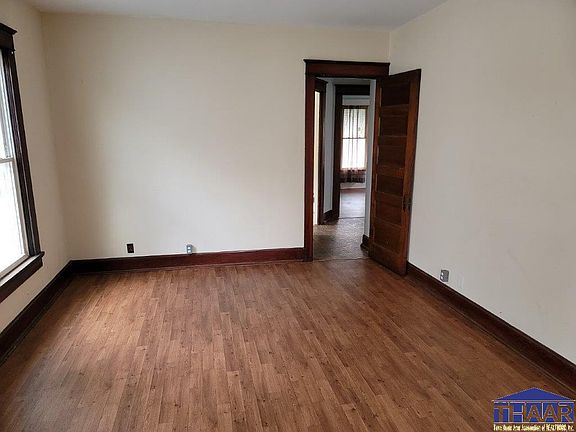 5th image of 909 S 5th St