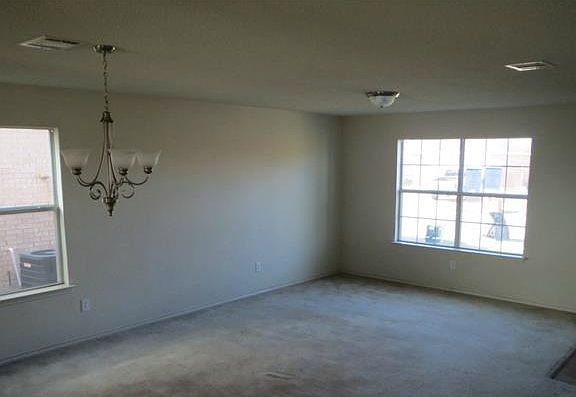 4th image of 1011 Vicksburg Dr