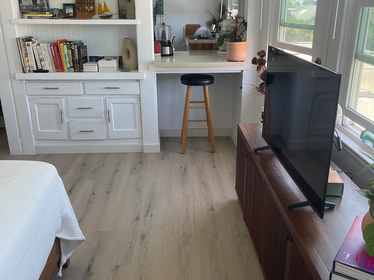 Studio, 400 sqft, $1,995 — Photo 2