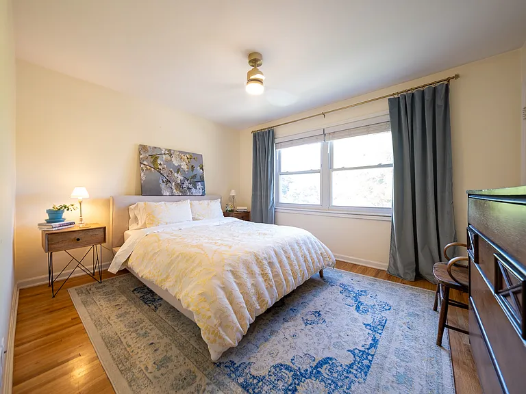 2050 Montreal Ave — Photo 13