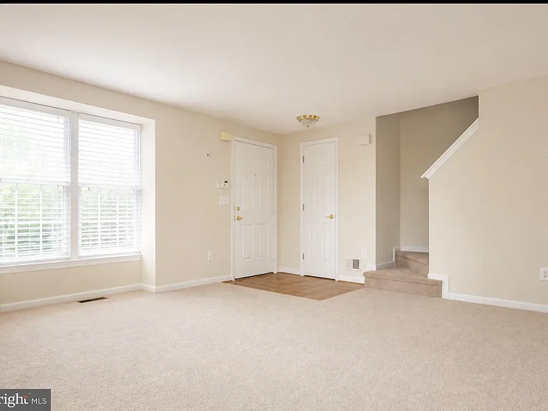 3351 Canton Ct — Photo 4