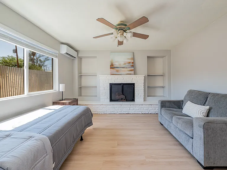 1002 E Simmons St — Photo 15