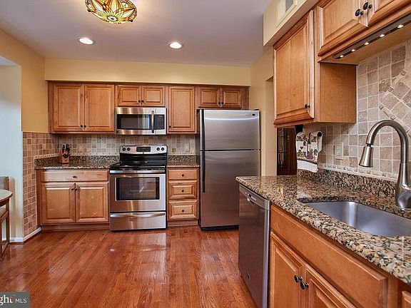 3rd image of 6109 Summer Park Ln