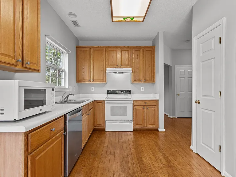 5316 Corinthian Way — Photo 13
