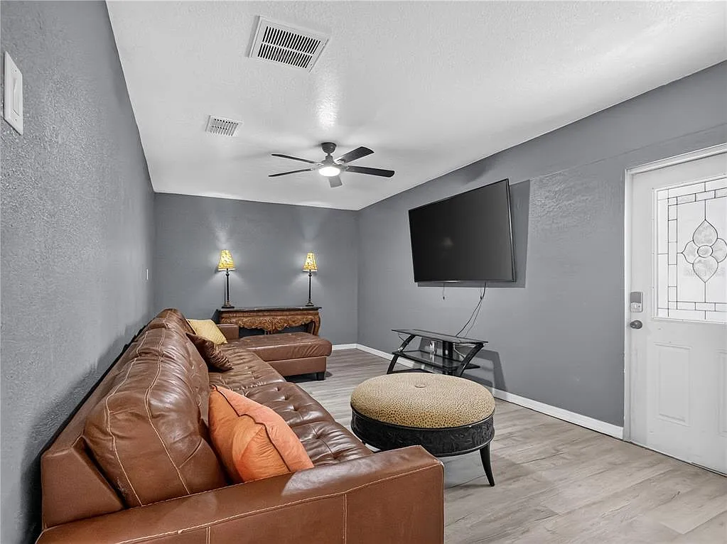 2 bed, 1.0 bath, 700 sqft, $1,500 — Photo 4