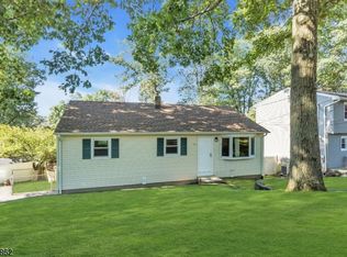 11 Normandy Cir, Hopatcong, NJ 07843